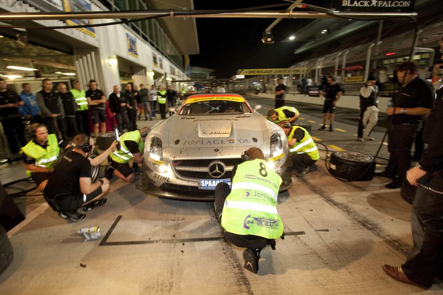  Mercedes-Benz SLS AMG GT3 24h Dubai 2011 года  (фото 2 из 20)